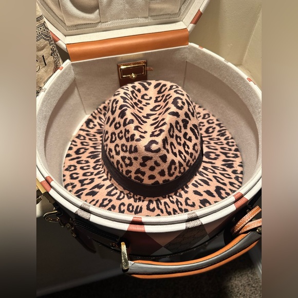 GUCCI Exclusive Rhombus Print Leather Hard Side Travel Hat Box🤎🦄 NEW! - Picture 16 of 16